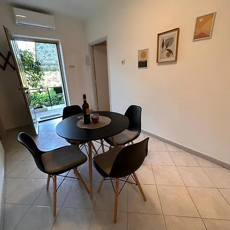 Apartment Near The Sea 650 Rabac